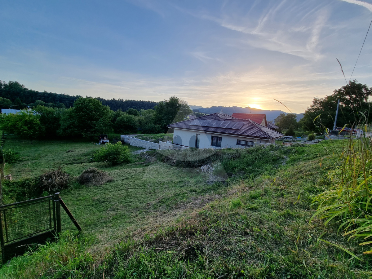 Land for sale, Valča
