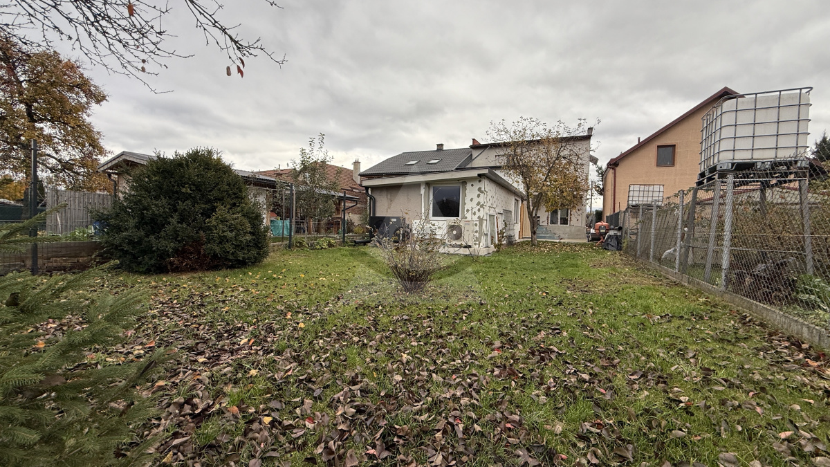 Family house with two residential units for sale in Martin
