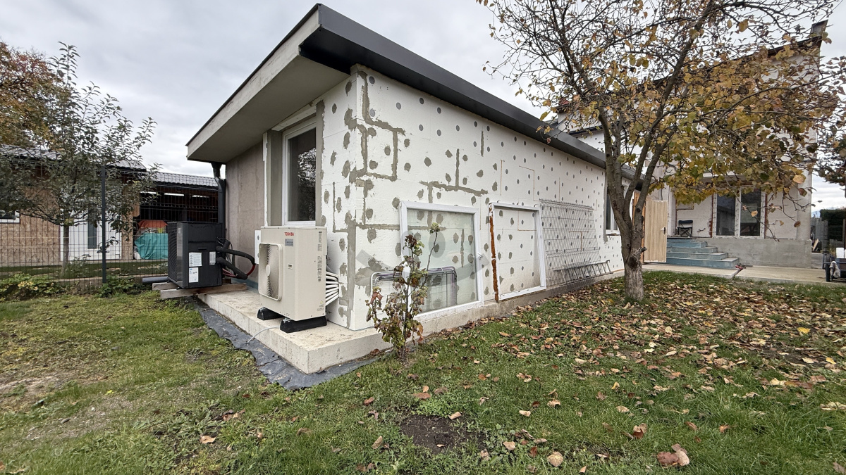 Family house with two residential units for sale in Martin