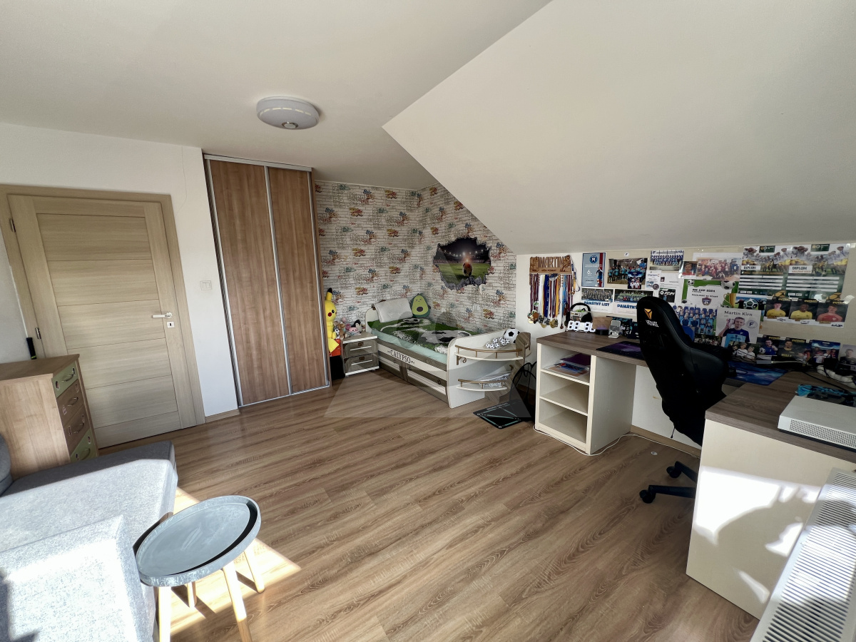 Nový, 5 izbový rodinný dom na predaj, Necpaly