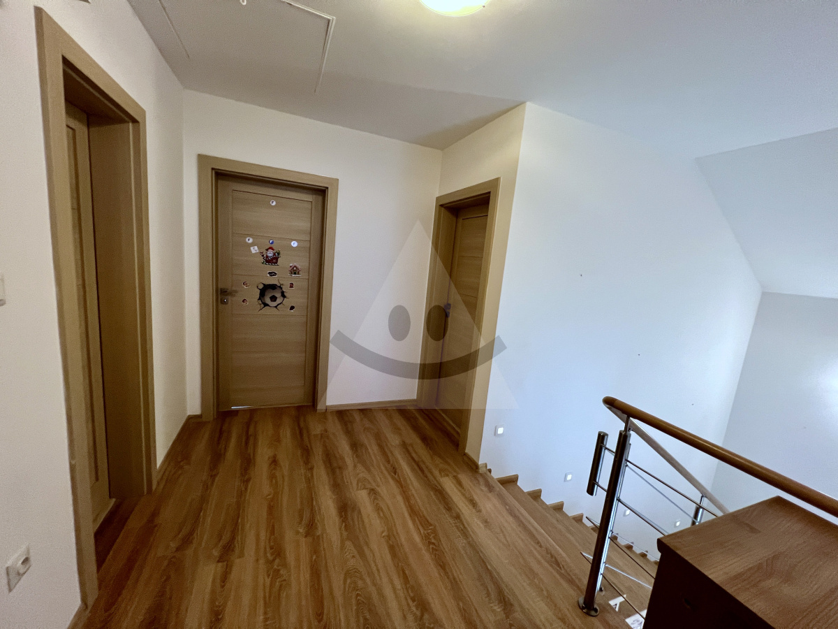 Nový, 5 izbový rodinný dom na predaj, Necpaly
