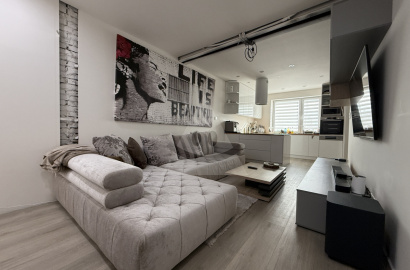 Family house with two residential units for sale in Martin Family house with two residential units for sale in Martin